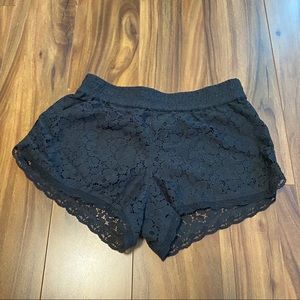 Aritzia Talula Maywood Lace Shorts -Small